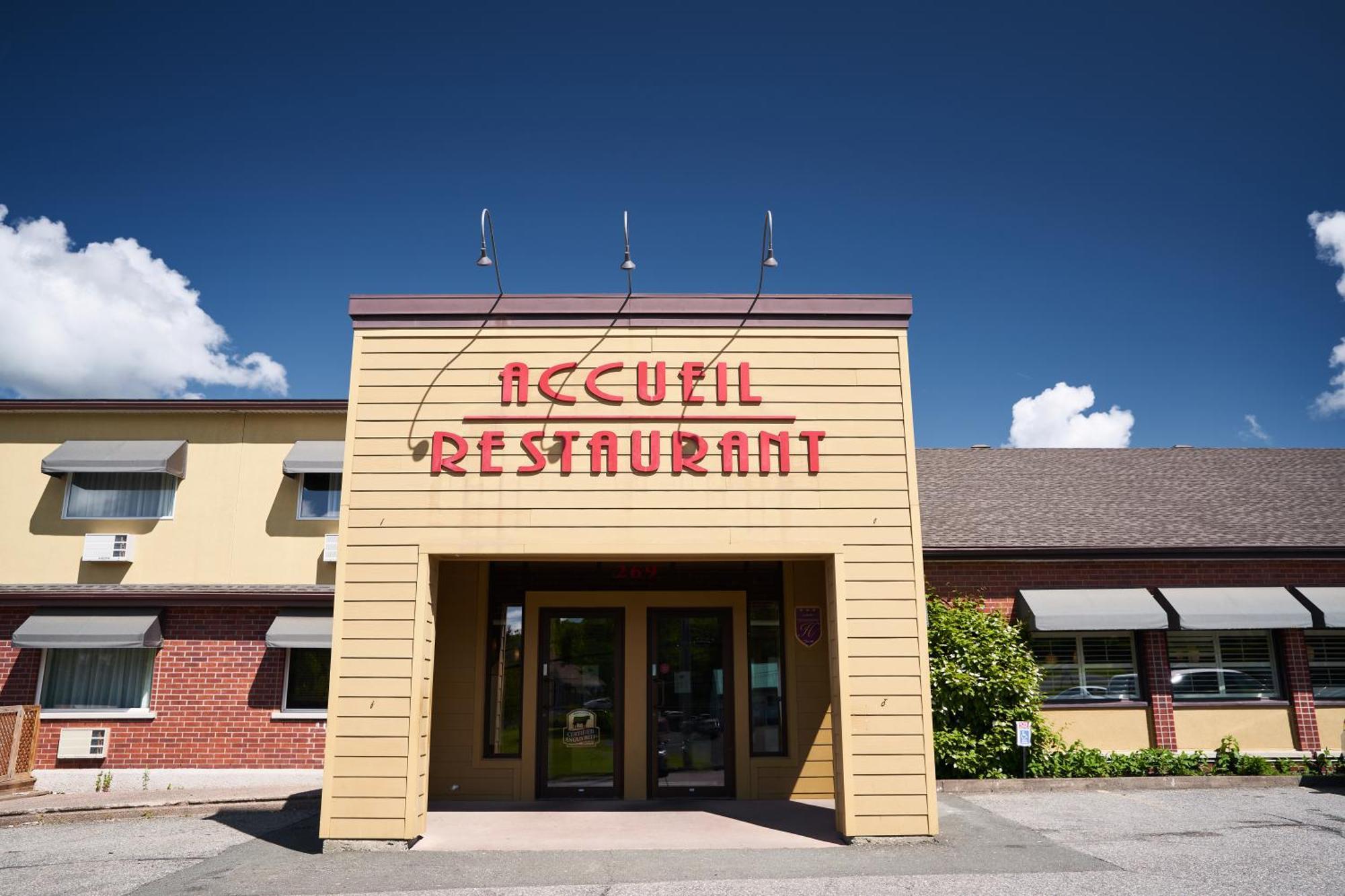 Hotel-Resto-Bar Le Journel Saint-Joseph-de-Beauce Exterior foto
